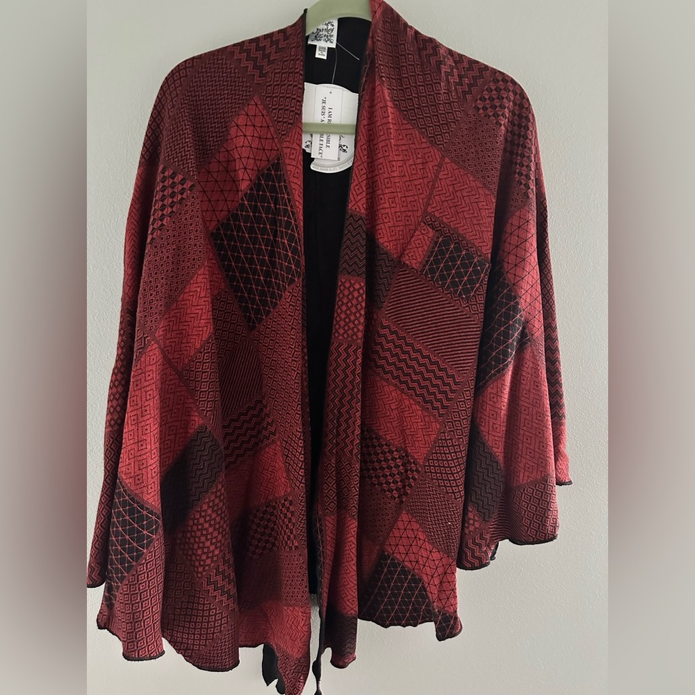 Parsley & Sage Red and Black reversible Geometric Shrug